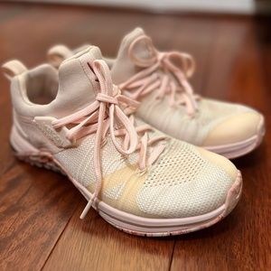 Nike womens Metcon Flyknit 3 Light Pink